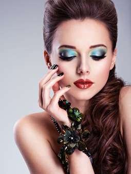 beautiful-woman-face-with-fashion-green-make-up-jewelry-hand-1 (1)
