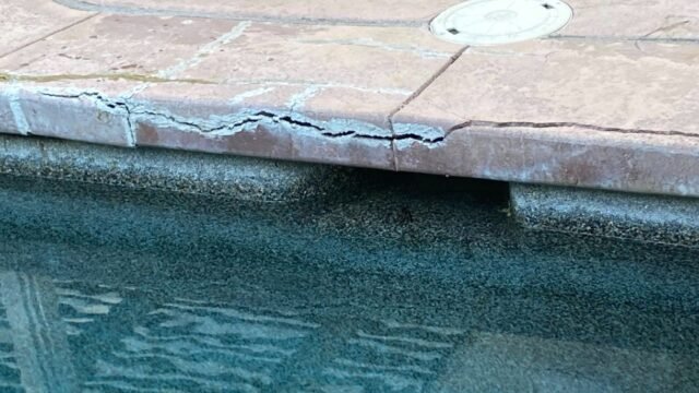 Pool-Cleaning-System